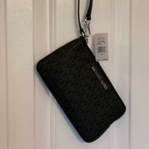 Micheal Kors wristlet